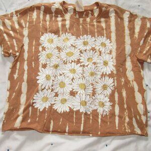 Light Brown Short-Sleeved Crop Top with Daisies